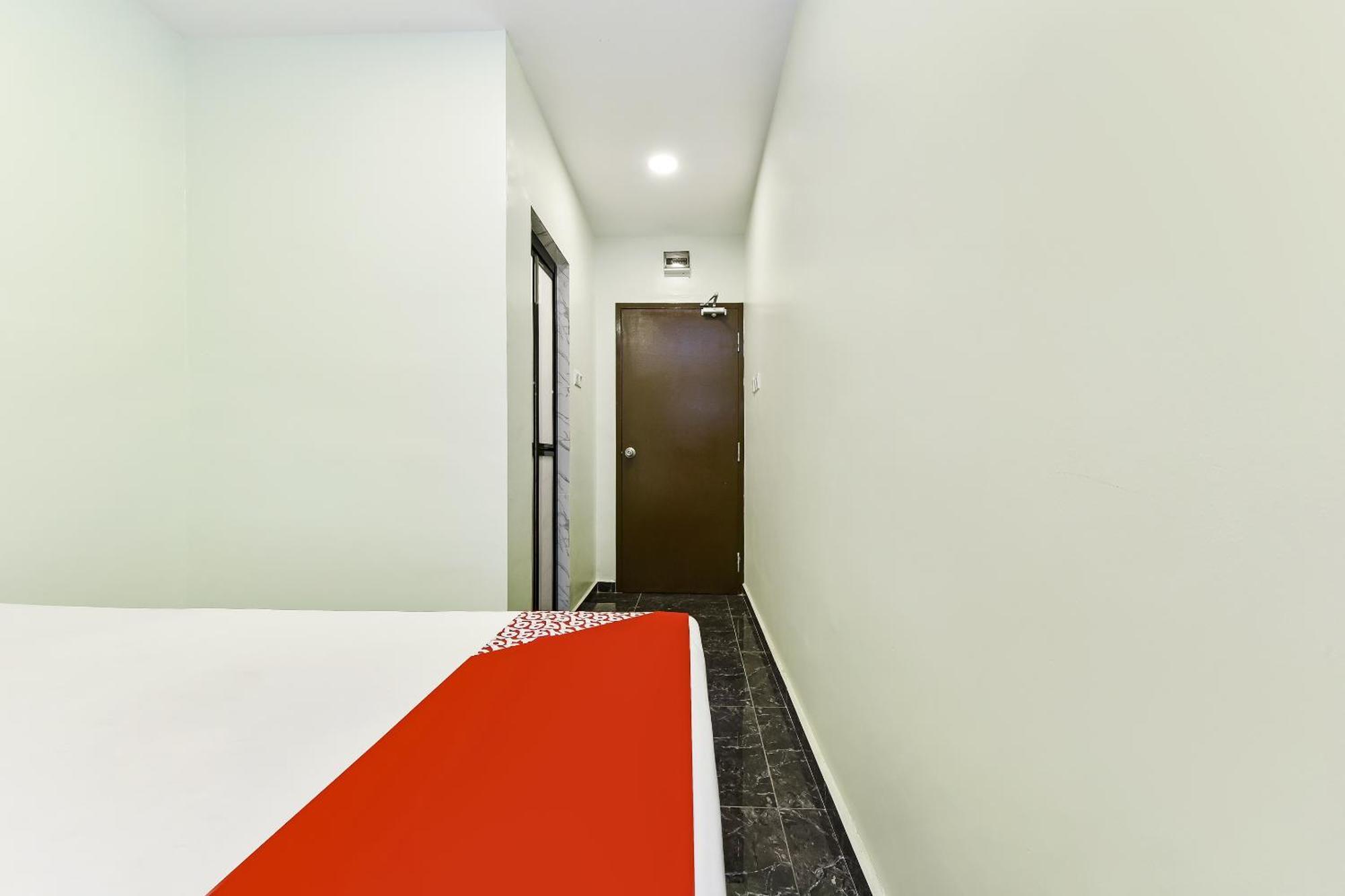 Oyo 90445 Th Hotel Bahau Eksteriør bilde