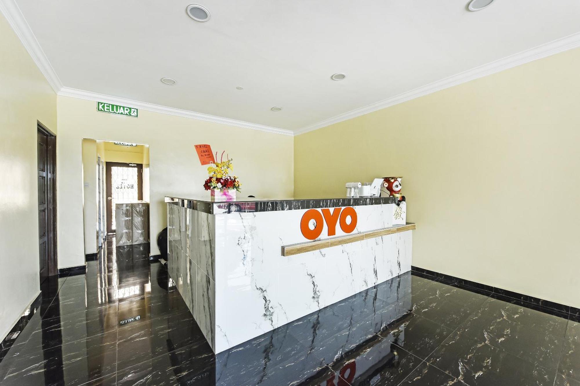 Oyo 90445 Th Hotel Bahau Eksteriør bilde